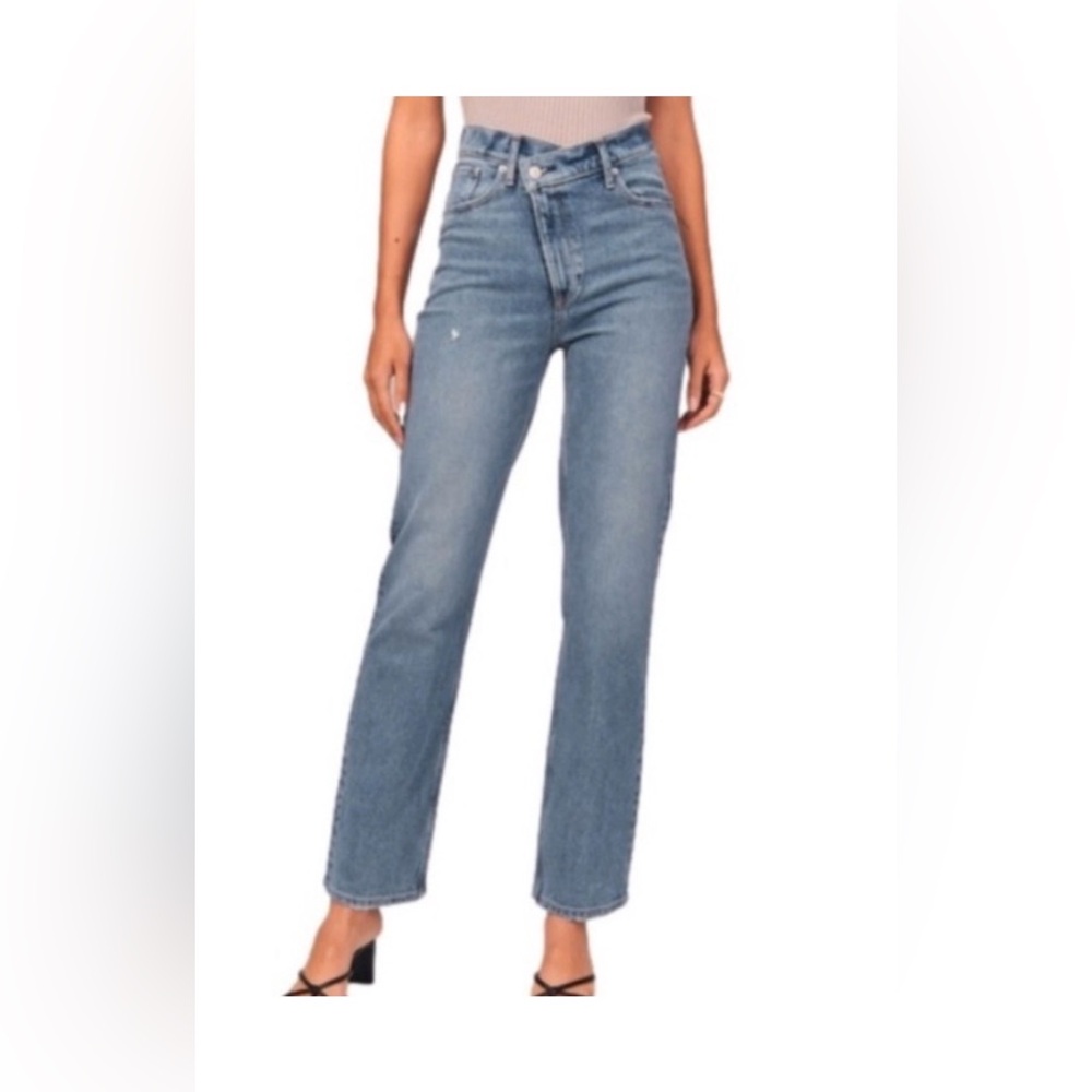 Abercrombie & Fitch Women's Straight Leg Jeans in Medium Blue NEW